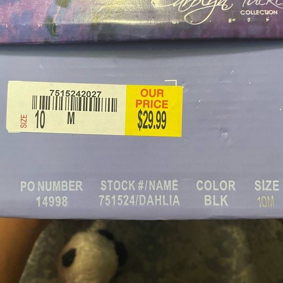 Women’s Slip ons - Picture 3 of 3